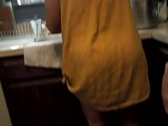 upskirted אמי לפני ארוחת ערב - היום הראשון של קיץ 2012
