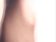 אסיאתית מתחת לחצאית