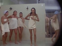 porkys - מציצן חור התהילה מסצינת המקלחת (סולו בנות)