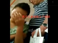 asiatico en el transporte