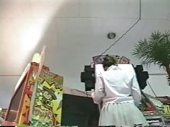 מתחת לחצאית מציצן 1