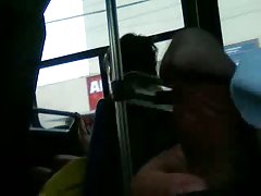 mostrando la polla en el באוטובוס