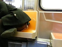 מתחת לחצאית גלויה שלל על הרכבת של ניו יורק