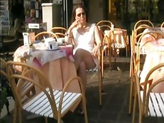 מתחת לחצאית בקפה-gardalake