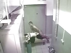 להזדיין בחדר לוקר
