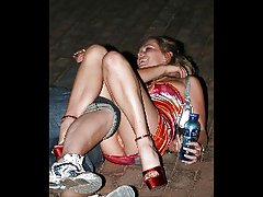 pantys מתחת לחצאית
